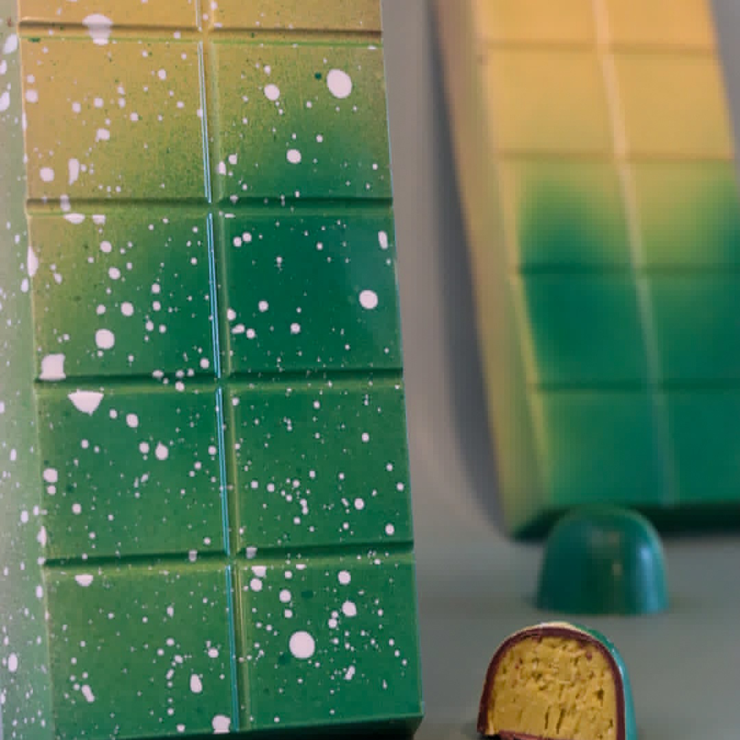 CLASSIC Dubai Knafeh Pistachio Chocolate Bar